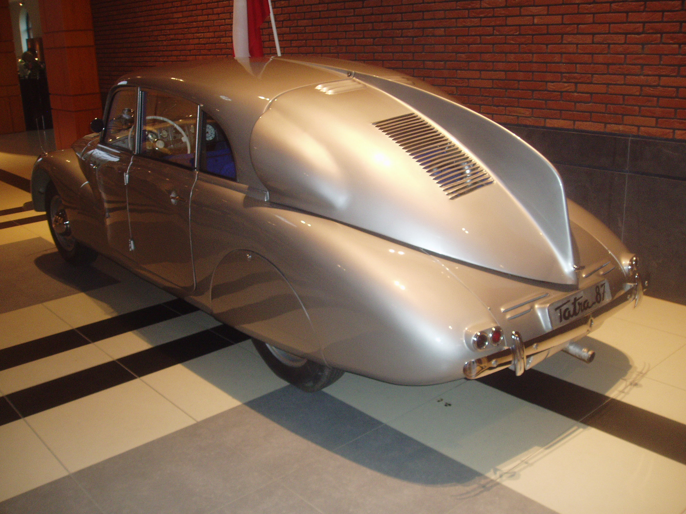 Tatra 87 met stroomlijncarrosserie